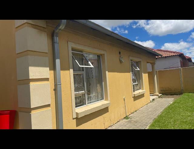 3 BEDROOM FREESTANDING FOR SALE IN SHARON PARK